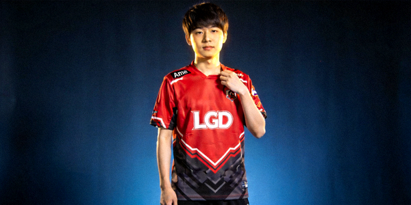 DOTA2明星选手Ame（王淳煜）身穿队服官方肖像